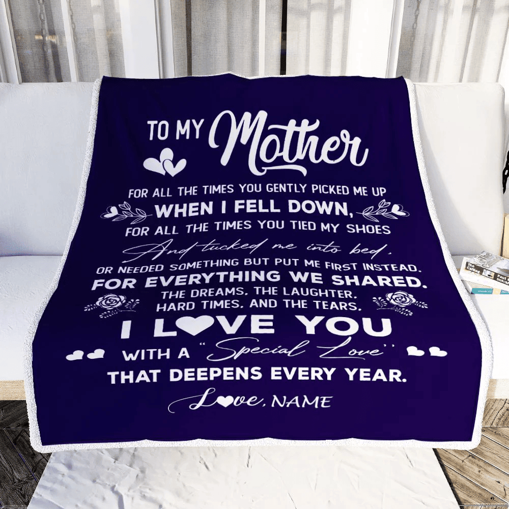 Personalized My Mom Blanket from Daughter Son I Love You With A Special Love Mom Mothers Day Birthday Thanksgiving Christmas Customized Fleece Throw Blanket